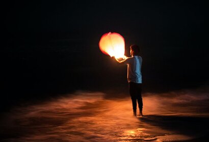 Dormir à la lumière ou dans le noir ? Quelle est la meilleure option pour un sommeil réparateur ?