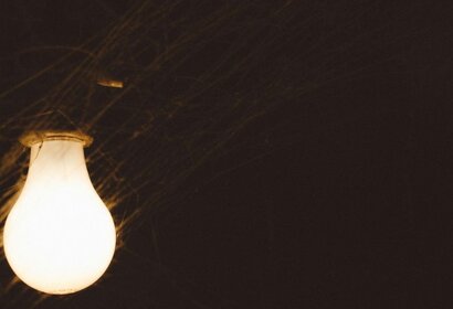 Dormir la lumière allumée est-ce une bonne idée ?